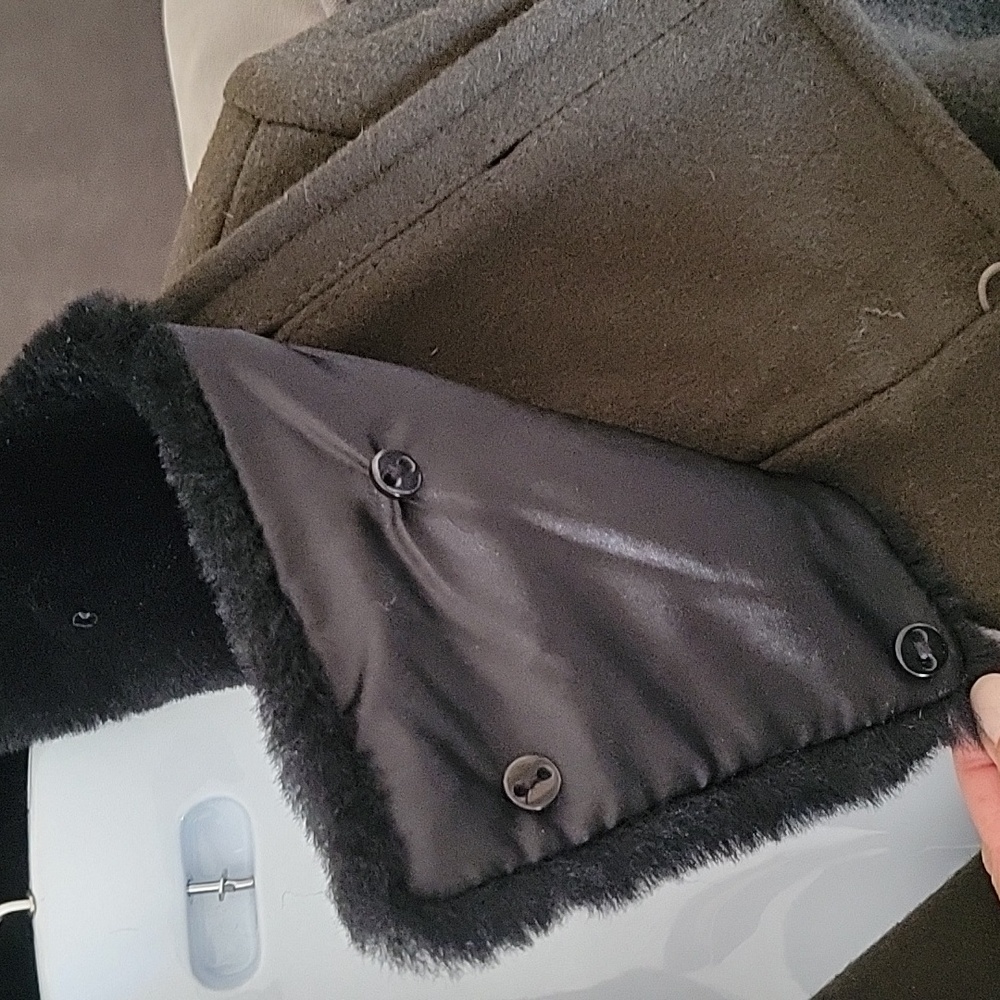 Trina Turk Coat with shearling trim collar - Picture 9 of 12